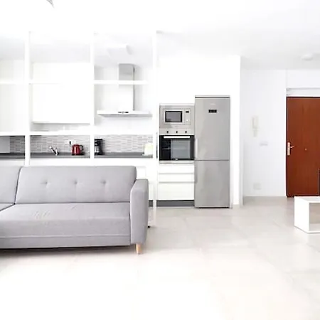 With 3 Bedrooms In With Wifi *