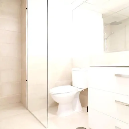 With 3 Bedrooms In With Wifi Marbella