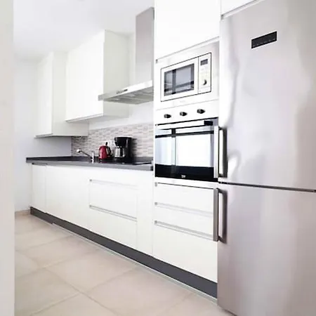 With 3 Bedrooms In With Wifi Apartment Marbella