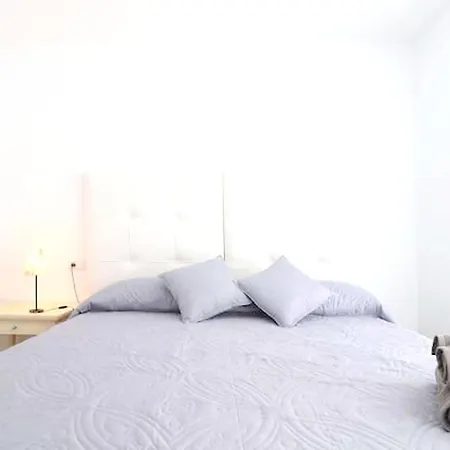 Apartment With 3 Bedrooms In With Wifi *